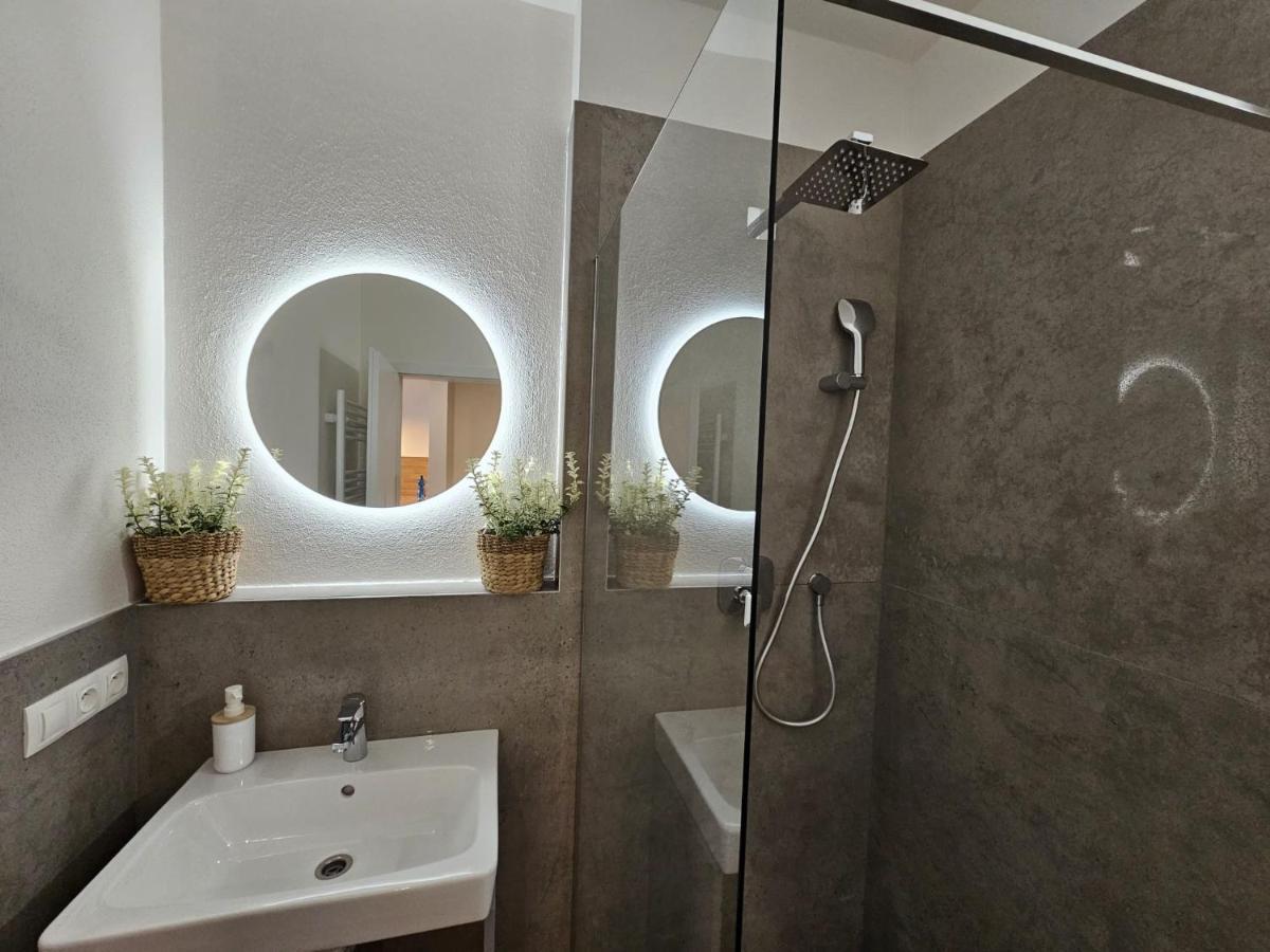 2 Room Apartment, New Building, Bosakova Street, 29 บราติสลาวา ภายนอก รูปภาพ