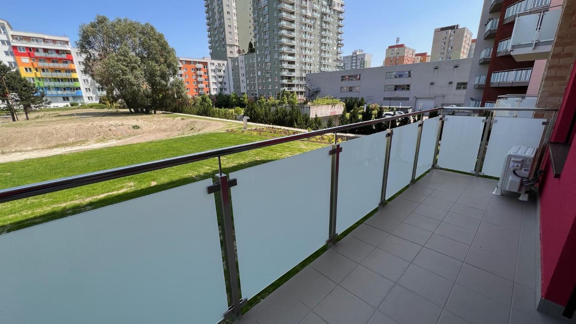 2 Room Apartment, New Building, Bosakova Street, 29 บราติสลาวา ภายนอก รูปภาพ